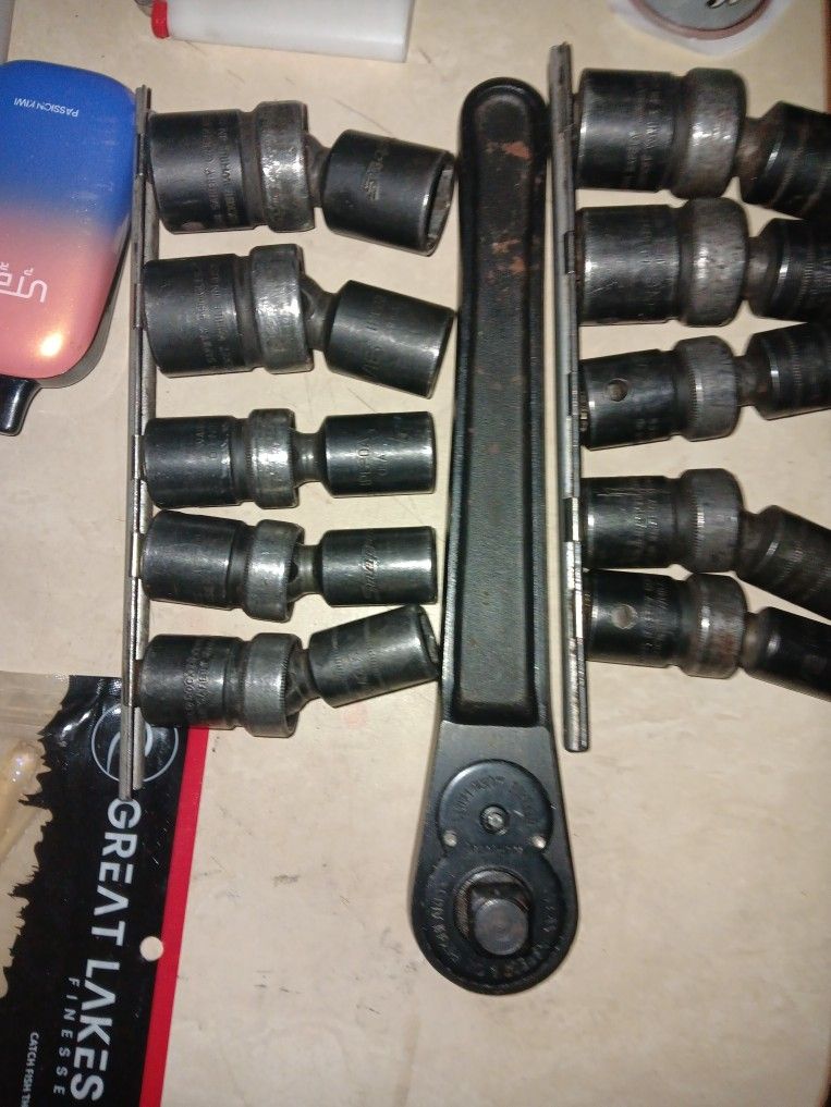 Snapon 1/2 In Ratchet And Swivel Socket Set