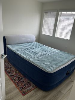 Queen-size Blowup Matress