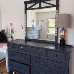 Italian Style Modern 7 Drawer Dresser with Mirror