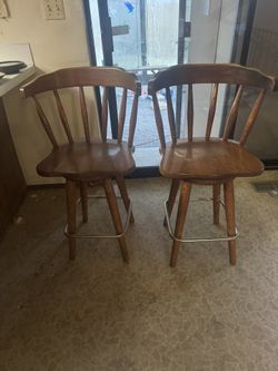 2 Barstools