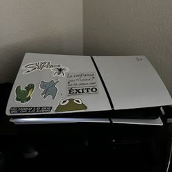 PlayStation 5 Slim + 2 Controllers