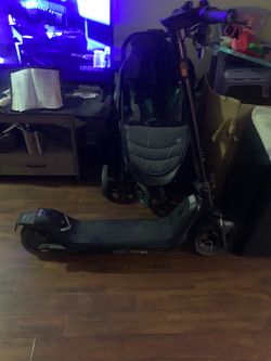 NIU KQi 300P All-Terrain Suspension Electric Scooter 20mph | Range 30 miles
