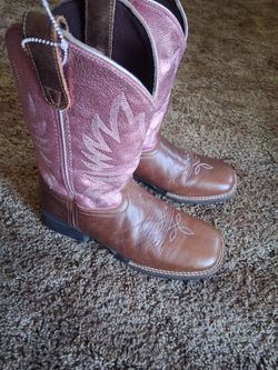Young girl boots size 5