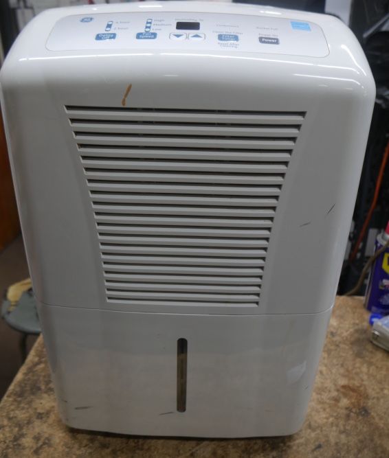 GE DEHUMIDIFIER 50 PINT ADEL50LRL1 USED 884314-1