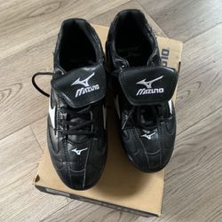 Mizuno Womens Cleats Size 7.5 / 7