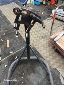 Engine  Stand 21/2  Pipe On Wheels 