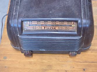 Vintage FADA Model 605 Radio