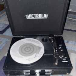 Victrola Record Player 2018 model never has been used Built-in stereo speaker,RCA aux-in and headphone jack 