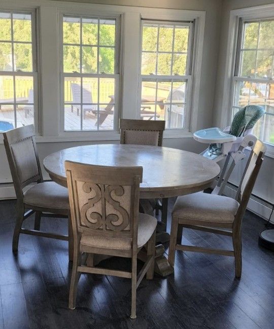 Dining Room Table With 4 Chairs