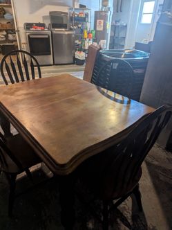 Dining table with 5 chairs with leaf