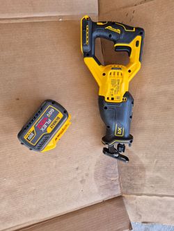 FLEXVOLT 60-Volt MAX Li-Ion Cordless Brushless Reciprocating Saw with FLEXVOLT 20V/60V Battery Pack 9.0 Ah