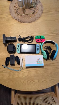 Nintendo Switch - Animal Crossings Edition