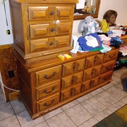 Part Of Estate Sale.   Nice Bedroom Set
