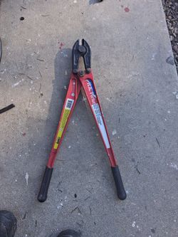 Bolt cutter