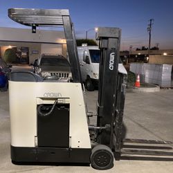 Crown Stand Up Counterbalance Electric Forklift 3000LB CAP