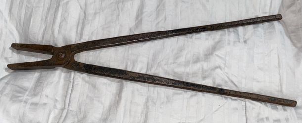 Forging Tool Pipe Bar Tongs 18 1/2” Oval Jaws Farrier's Antique Blacksmith Anvil (READ DESC)