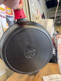 Lodge Cast Iron Skillet with Red Silicone Handle new needs to be seasoned