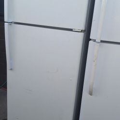 G E,  APARTMENT REFRIGERATOR (DELIVERED)