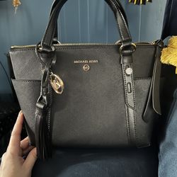 Michael Kors Leather Tote 