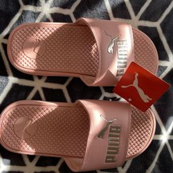 Puma slides Size 5-6 Women’s 