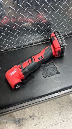 Milwaukee M18 18V Lithium-Ion Cordless Oscillating Multi-Tool 2626-20
