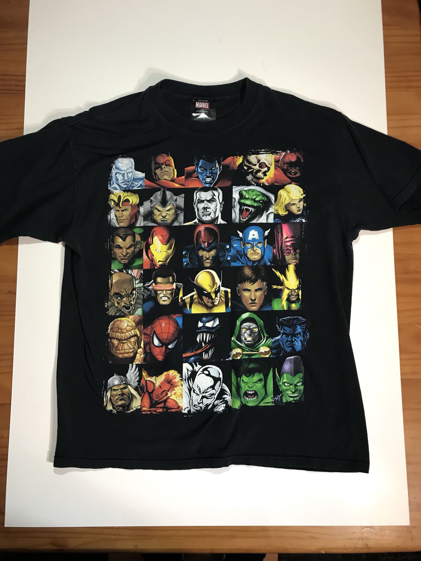 Marvel Superheroes Graphic tee Shirt Men’s XL