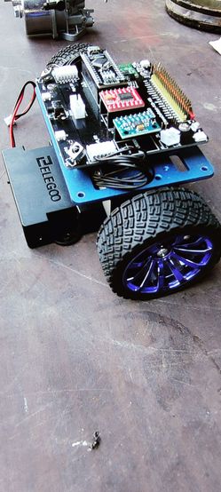 Elegoo self balancing robot car it works it the battery charged don't know what else goes to it as is 20 bucks