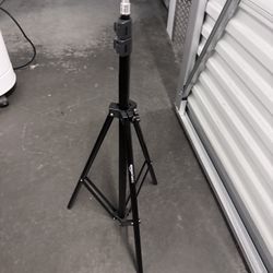 Amazon Basics Aluminum Light Photography Tripod Stand with Case - 2.8 - 6.7 feet, Black