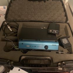 Shure UHF Diversity Receiver UT4A Unbalanced & Balanced Line & Mic XLR OUTPUT & Aux  Out