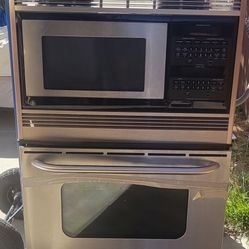 GE Model JTP86-30" Combo Microwave And Oven