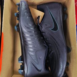 Nike Phantom GX II Club FG/MG (Size 8)