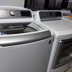 LG 5.2 cu. ft. Mega Capacity Top Load Washer with TurboWash Technology and LG EasyLoad Smart Wi-Fi Enabled 7.3-cu ft Electric Dryer (White)