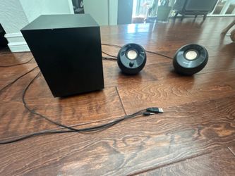 Creative Pebble Plus 2.1 USB Desktop Speakers with Subwoofer