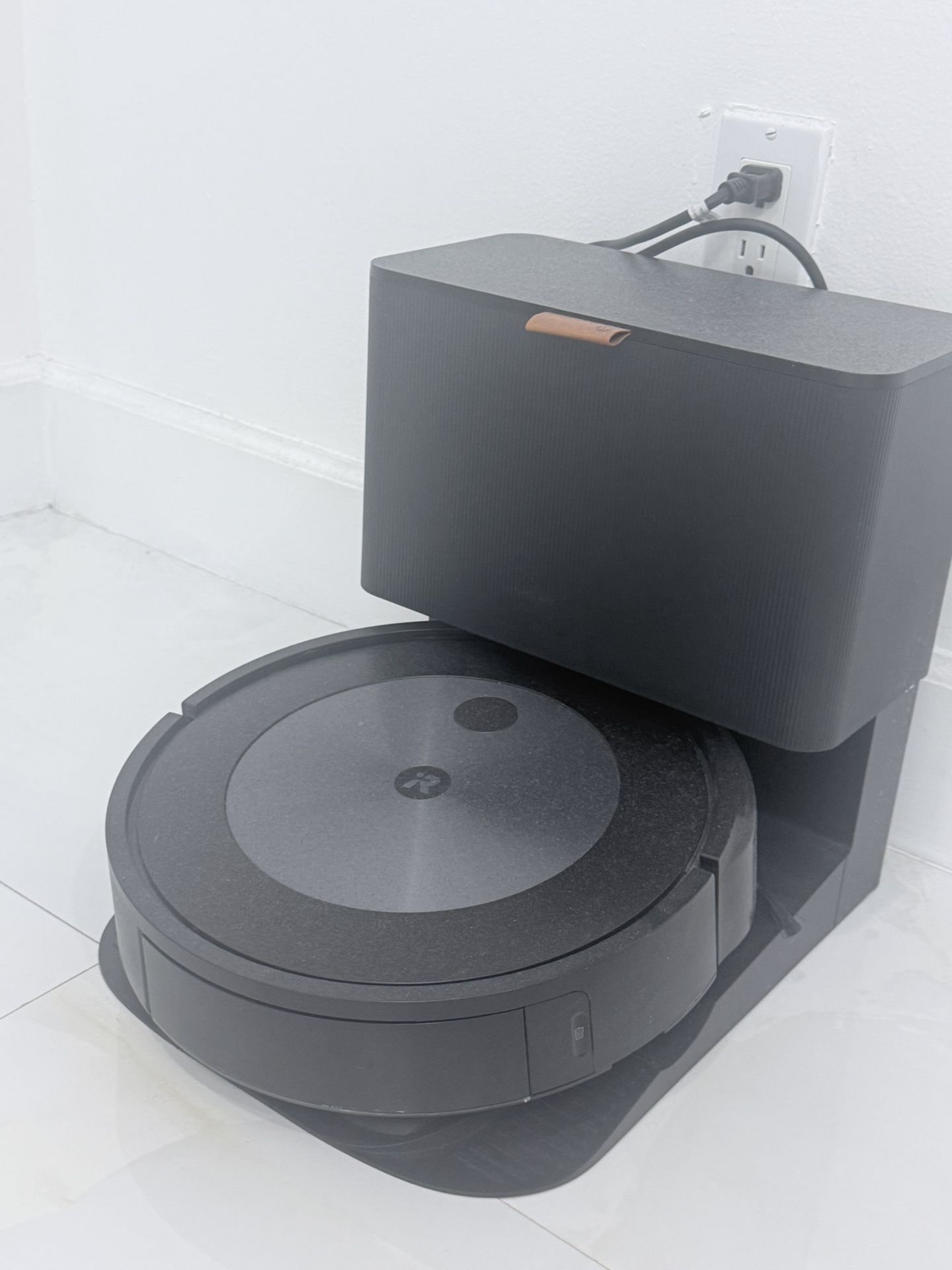 Roomba Vacuum Cleaner iRobot J7 Plus