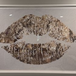Gold Lips Picture 