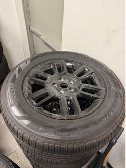 Land Rover rims & tires 5 set