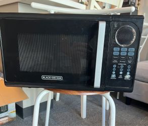 Black+Decker Countertop Microwave