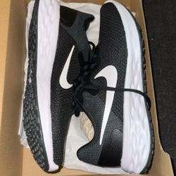 Black Women’s Nike Revolution 6 NN Running Shoes