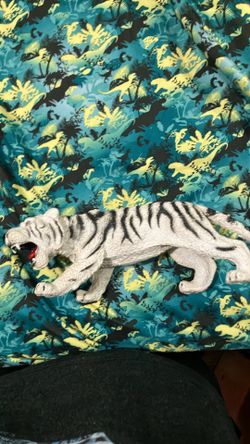 White tiger statue