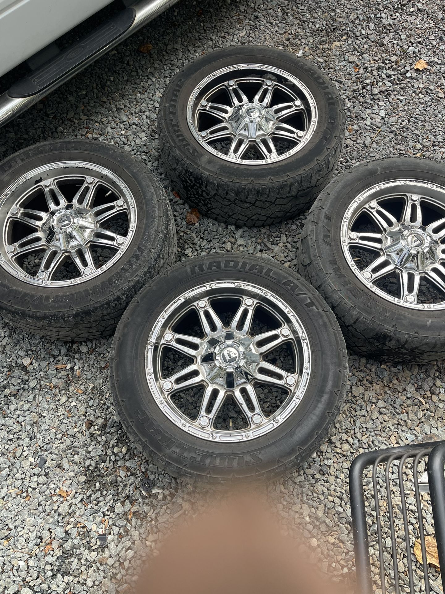 33x12.50r20 LT