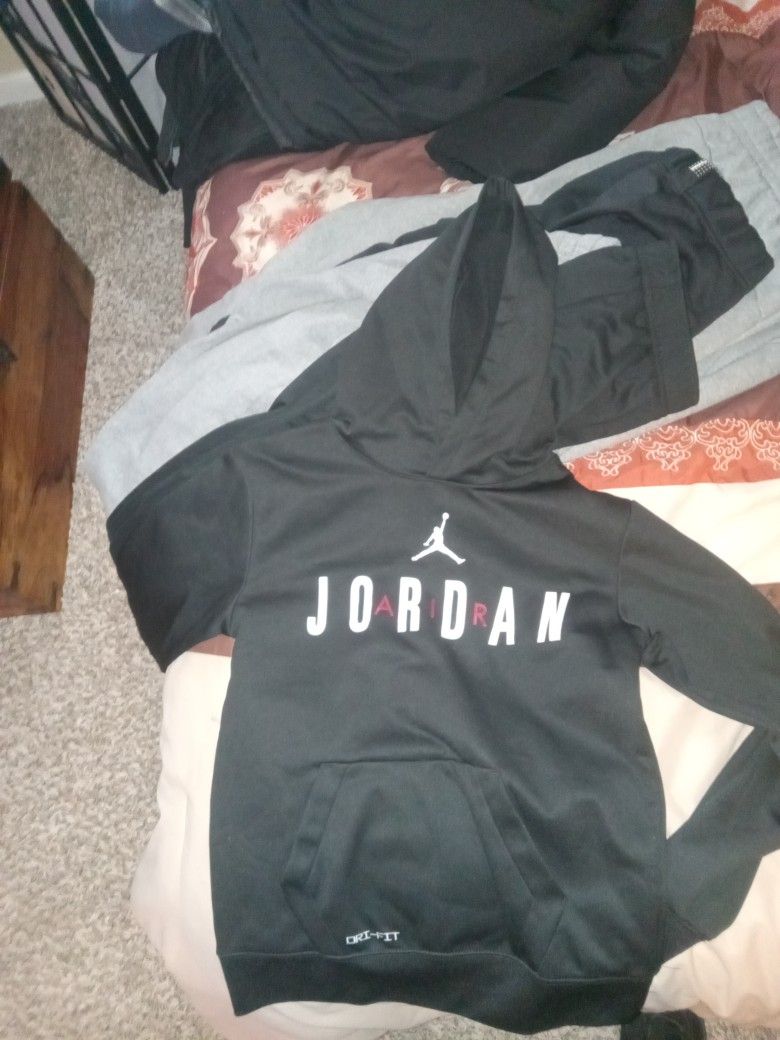 Air jordan black hoodie size meeting