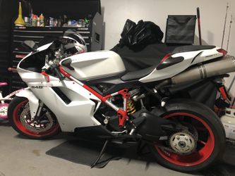 BRAND NEW DUCATI!!! Only 4,000 miles on the bike with keys and title in hand
