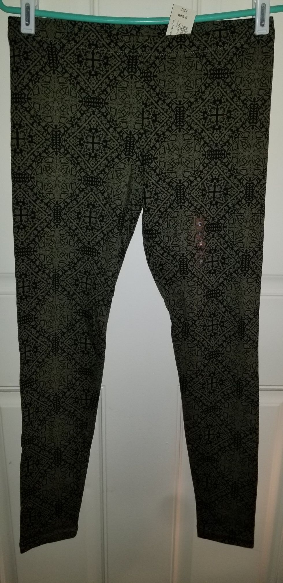 Leggings BRAND NEW WITH TAGS SIZE MEDIUM