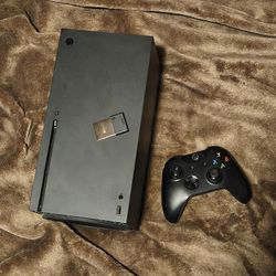 1 TB Xbox Series X w/ 512 GB Storage Expansion 