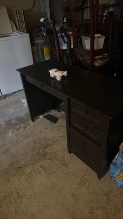 Computer desk