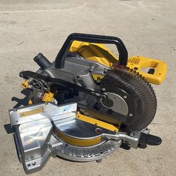 DEWALT 20-Volt MAX XR Cordless 10 in. Dual Bevel Fixed Miter Saw (Tool Only)