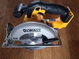$80 No Less DeWalt 20 Volt DCS 393 6 1/2 In Circular Saw Tool Only