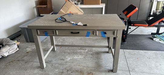 Desk with build in power