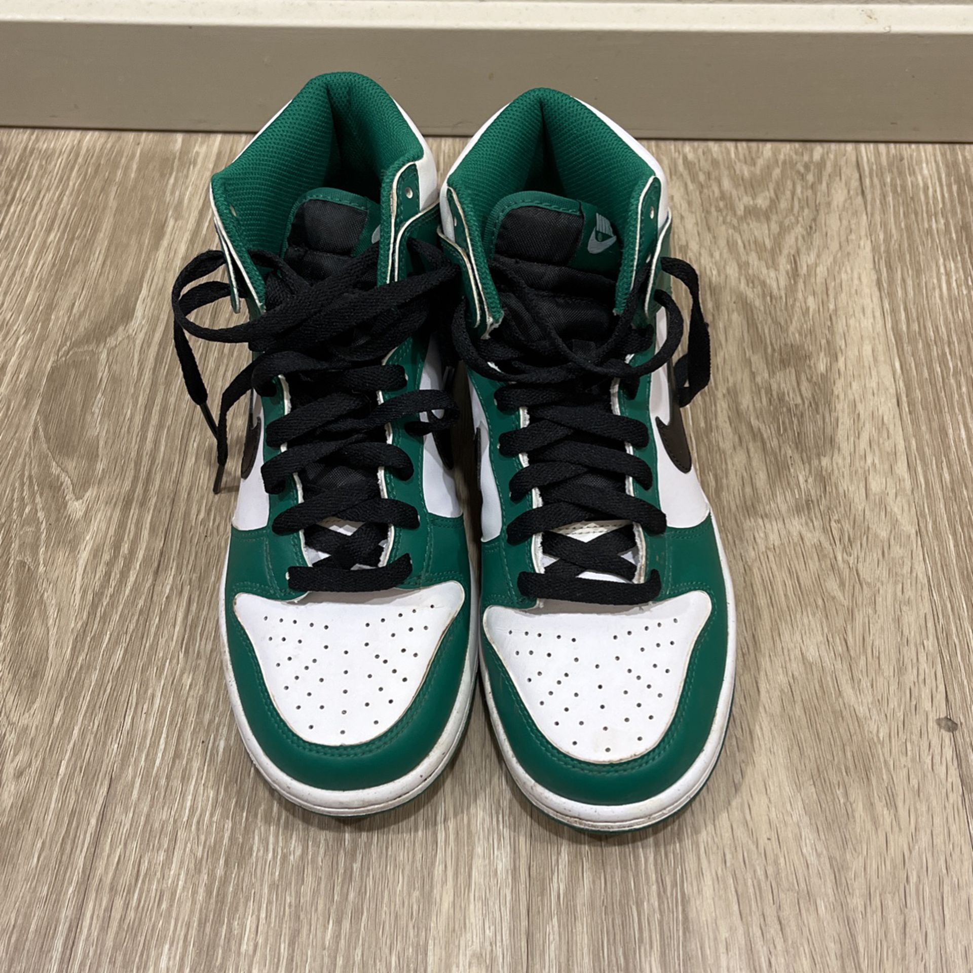 Green Nike Dunks Size 5.5y 