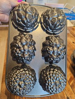 NORDIC WARE FLORAL MINI CAKE PAN